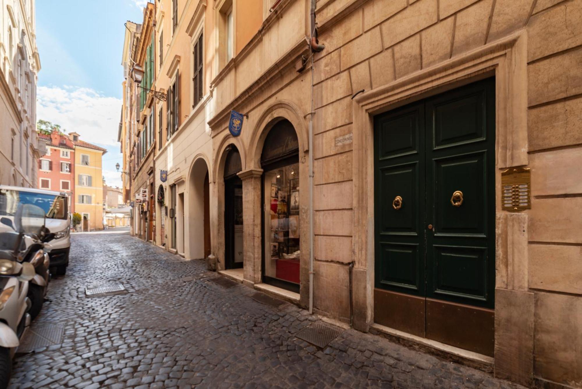 Apartment With Terrace In Via Del Pellegrino - FromhometoRom Exteriör bild